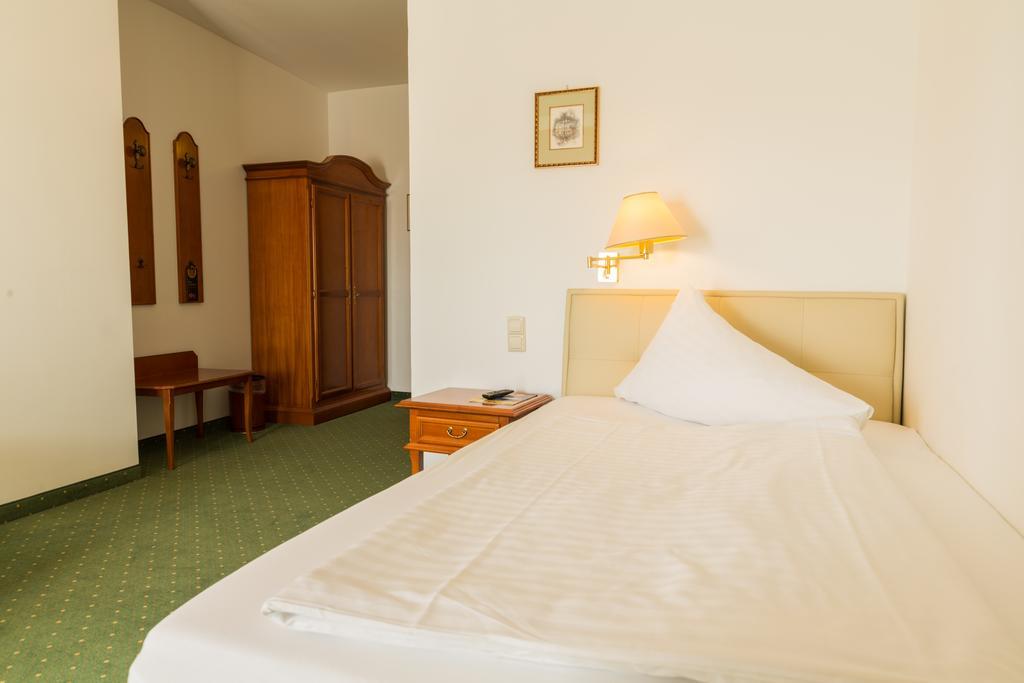 Familie Hopfeld - Hotel Dreikoenigshof Stockerau Kültér fotó