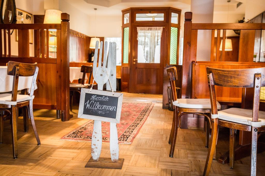Familie Hopfeld - Hotel Dreikoenigshof Stockerau Kültér fotó